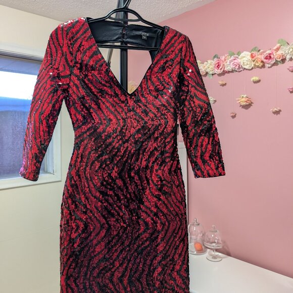 Size 2 GUESS Red & Black Sequin Dress - Picture 1 of 6